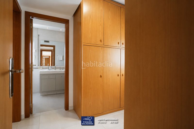 Foto e5eb34e5-4927-40fb-9e73-8153f98829b3. Casa amb calefacció aparcament piscina a Canovelles