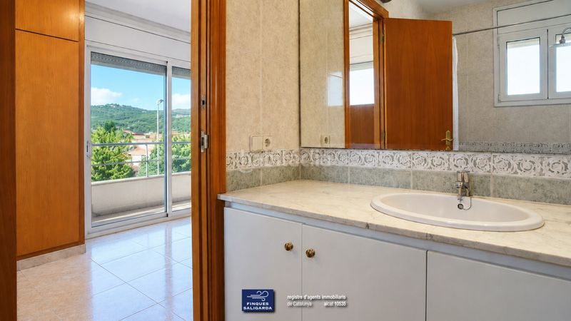 Foto 671d4194-01af-41de-a30c-70396fa4f1e7. Casa adossada amb calefacció aparcament a Montserrat - El Passeig Garriga (La)