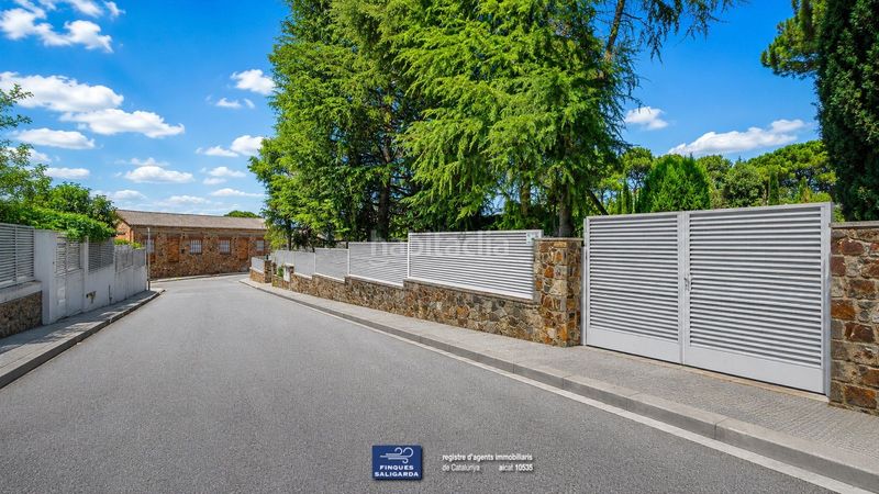 Foto d2f15d6b-d98b-4d0b-8dc4-74488058ac82. Casa amb calefacció aparcament piscina a Canovelles