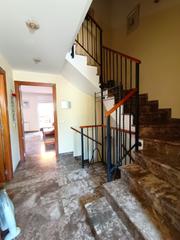 Semi detached house in Carrer pisa 6. Bonita casa con todos los extras que necesitas, para tener un fe