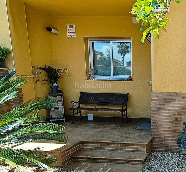Foto 74aab0ce-c403-42c0-84d3-496ab5f574d5. Casa adossada a carrer pisa 6 a Els Ametllers Cambrils