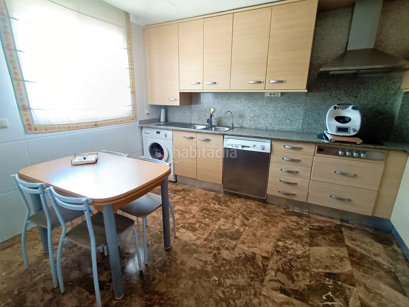 Foto ed2a1701-93c2-435c-818b-689a04a2d4b7. Casa adossada a carrer pisa 6 a Els Ametllers Cambrils