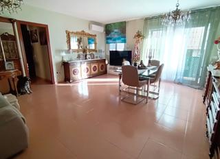 Piso en Carrer de santa anna 95b. Amplio piso en un estado impecable con 3 dorm.(antes 5) y garaje