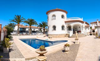 Chalet  Carrer de les falgueres. Chalet independiente con garaje, trastero, barbacoa y piscina a