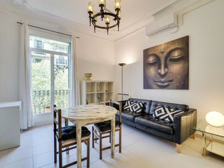 Location Appartement  Carrer de viladomat. Alquiler de temporada. máximo 11 meses. reformado, amueblado y e