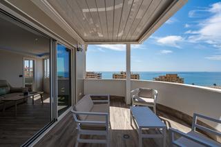 Alquiler Piso  Avenida ntro padre jesus cautivo. Disponible 2 quincena de agosto. impresionante atico totalmente