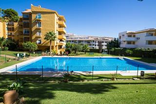 Pis a El Faro de Calaburra - Chaparral. Piso en calahonda, mijas costa, 3 dormitorios y 2 baños. piscina