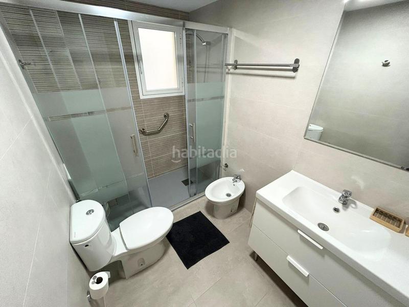 Foto bac8044a-0106-4b01-9373-6ea7585d5962. Apartamento espectacular piso boliches. 3 dormitorios. 2 baños. garaje. piscina. pista de padel. en Fuengirola