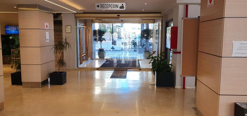 Foto f97600df-21b2-4fa3-9618-79ad654714a8. Estudi amb piscina a Puerto Deportivo Fuengirola