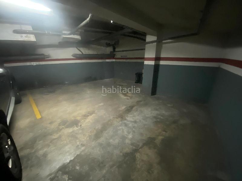 Foto aa3f467f-6649-4a30-9197-2f6b2f3e2e0c. Parking voiture dans Martinica - Ateneu Cerdanyola del Vallès