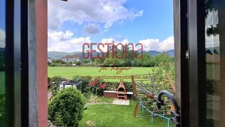 Casa adossada en Solrzano. Semireformada casa de pueblo con jardn. solorzano