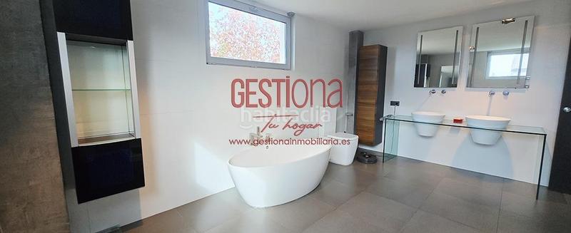 Foto 3ff2d85b-aef0-4296-b0bf-8bb04b9923ea. Xalet amb calefacció aparcament a Maoño - Azoños Santa Cruz de Bezana