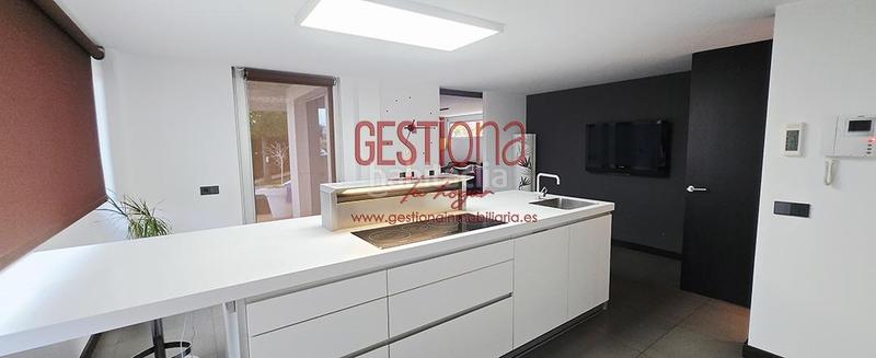 Foto 84ff2240-fced-46d8-9403-9456238ca09a. Xalet amb calefacció aparcament a Maoño - Azoños Santa Cruz de Bezana