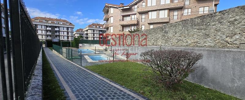 Foto 750e0c2c-9d60-4d21-97e2-331f672ab89a. Lloguer àtic amb calefacció aparcament piscina a Noja