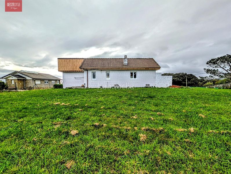 Foto abcea622-3ad8-4667-b983-e5b51842fe33. Casa amb aparcament a Ajo Bareyo
