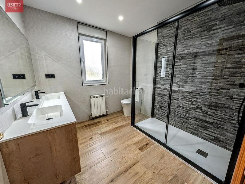 Foto b3f54967-1e4e-4d94-90b2-96d6f5423911. Casa amb aparcament a Ajo Bareyo
