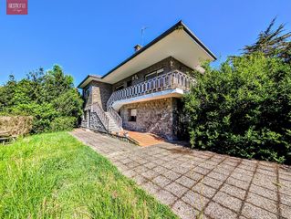 Masia a Palacio. Chalet independiente con amplia parcela. noja