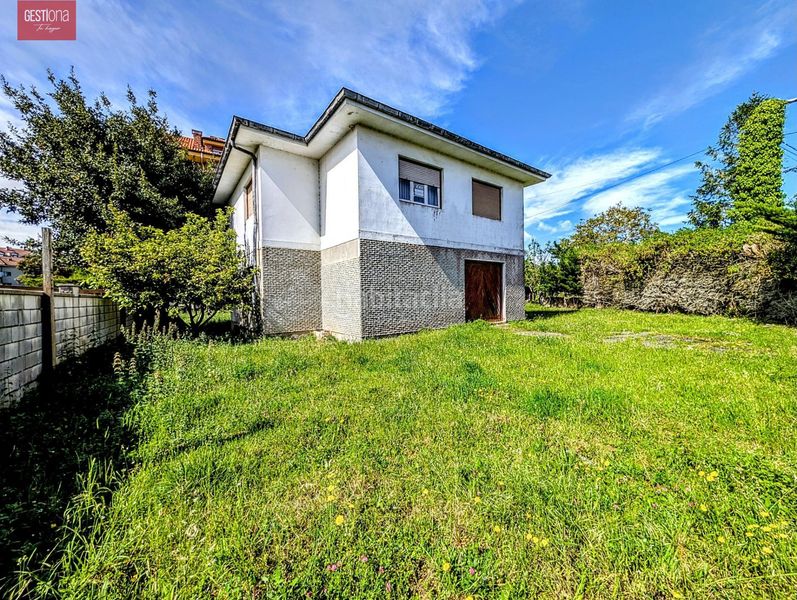 Foto a87dcd17-143e-4f7c-b2d3-2d6360b8dc0a. Casa amb aparcament a Palacio Noja