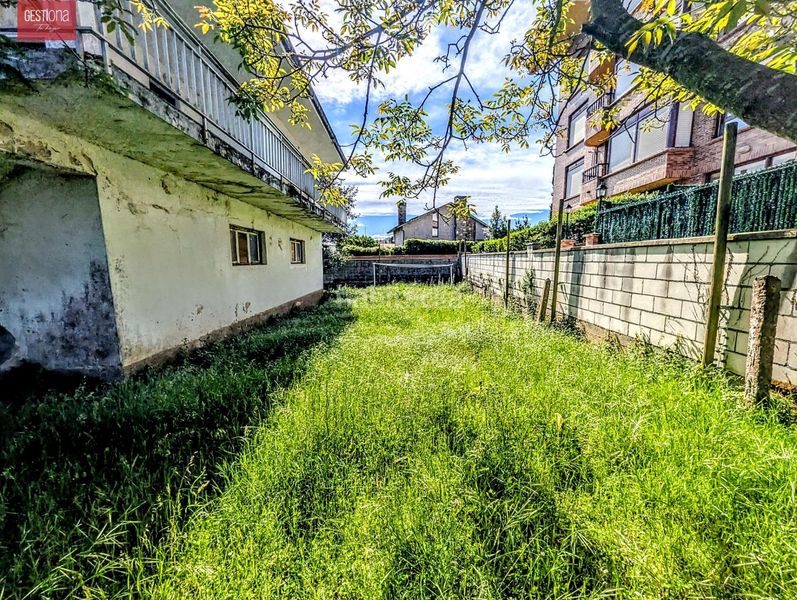 Foto b759397d-f488-4569-863b-68e8387ecc5e. Casa amb aparcament a Palacio Noja