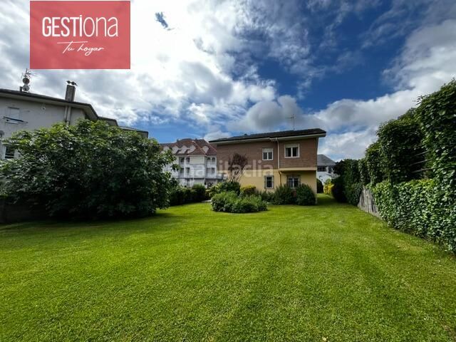 Foto c51d8030-e6de-42bd-b113-288c0cbf274a. Casa amb aparcament a Tregadín Noja