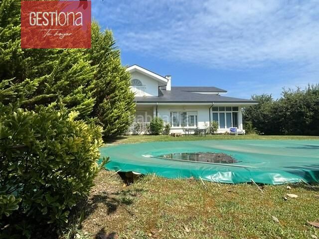 Foto a1b8ca44-603d-45b0-b879-e705ad5ea538. Xalet amb calefacció aparcament piscina a Ris Noja