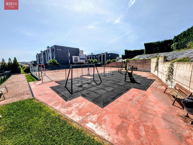 Foto 0e4f3a29-f8e6-4b2b-b44f-e4aeaf010e36. Planta baixa amb calefacció aparcament piscina a Santander