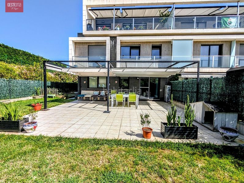 Foto 18a9cd4c-ad5b-466a-a7a1-9590e325248d. Planta baixa amb calefacció aparcament piscina a Santander