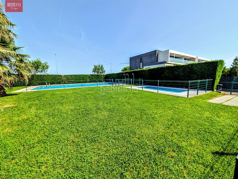 Foto 967795c0-45e1-4c58-b68b-5b6b6764691e. Planta baixa amb calefacció aparcament piscina a Santander