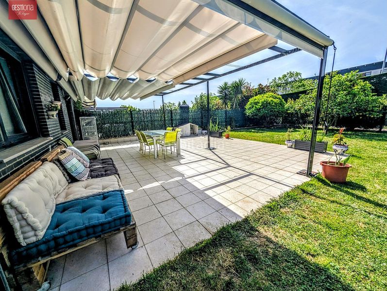 Foto b36a9be3-cf6b-4ba2-8648-ed1dce66aa42. Planta baixa amb calefacció aparcament piscina a Santander