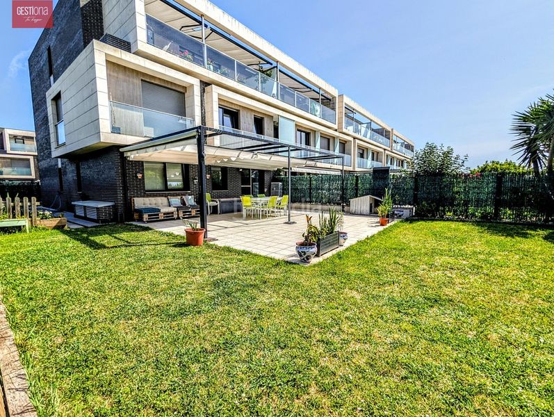 Foto e4103768-1336-407b-9bd0-a896d052f42b. Planta baixa amb calefacció aparcament piscina a Santander
