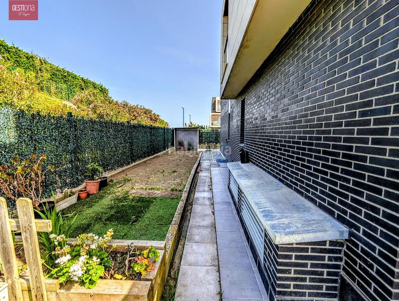 Foto fccbc4fd-8241-4ae9-bb87-983947f3a992. Planta baixa amb calefacció aparcament piscina a Santander