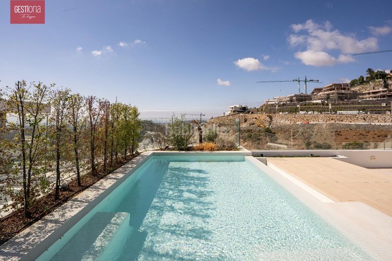 Foto e80fa68f-2f6c-4de3-9da0-b0c992189429. Àtic amb calefacció aparcament piscina a El Paraíso Benahavís