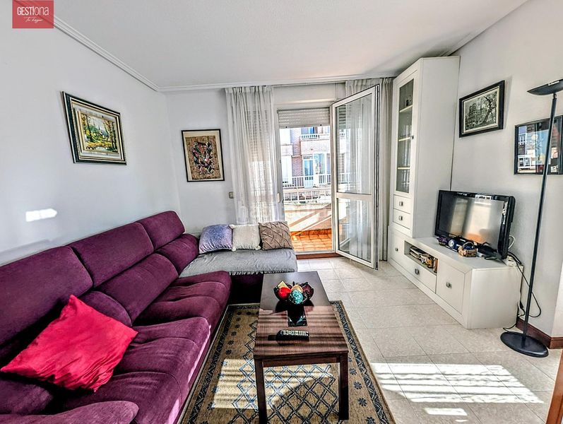 Foto eaf2a074-d926-4d7e-800e-3591dec3c03d. Apartament amb aparcament a Palacio Noja