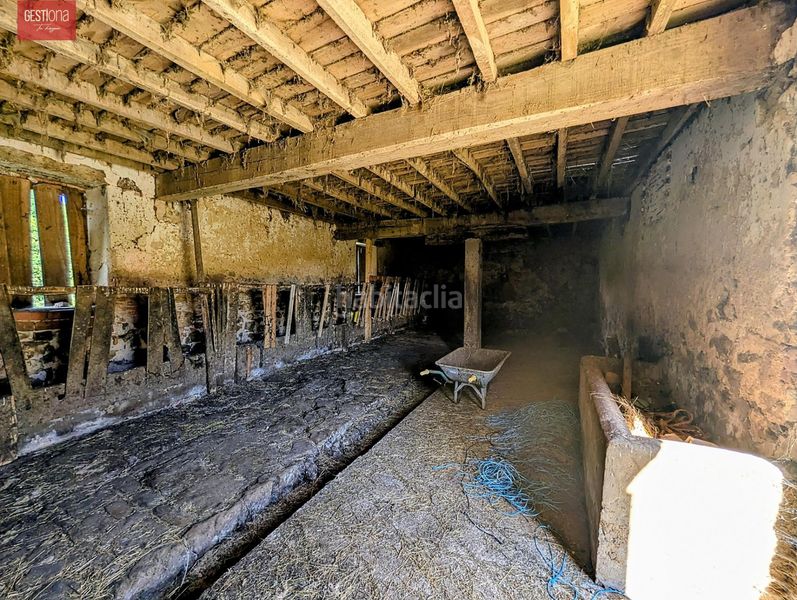 Foto bd65bd4f-48a0-4759-87d6-8a8631799cf5. Bauernhof mit parking in Santillana del Mar