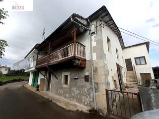 Masia a Arnuero. Casa de pueblo para reformar