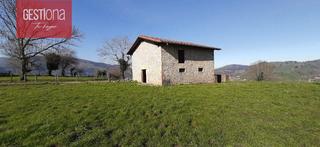 Casa a Villafufre. Cabaña en plena naturaleza, con amplia parcela. iruz