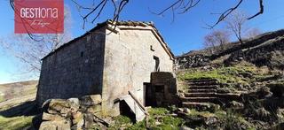 Casa a Luena. Cabaña en san pedro del romeral.