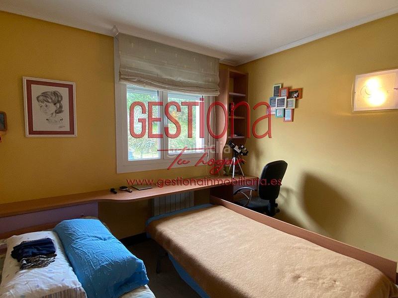 Foto 24b0a8bc-202f-4bde-8b1a-1233273cf484. Casa pareada impresionante pareado con piscina en Ajo en Bareyo