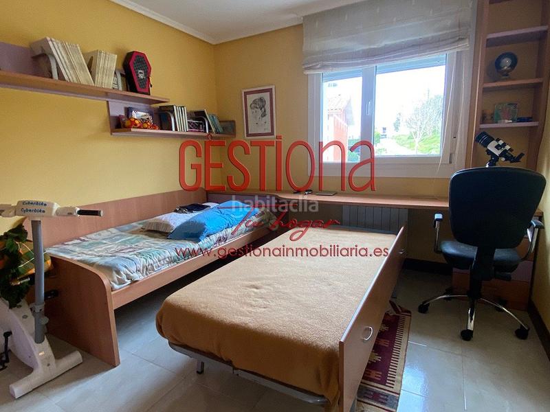 Foto 7d1dbfc3-e3aa-4a0c-b23a-b5e014a608fc. Casa pareada impresionante pareado con piscina en Ajo en Bareyo