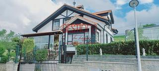 Chalet in Meruelo. Chalet con piscina privada. meruelo.