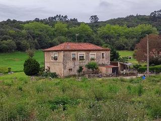 Masia a Arnuero. Privilegiado entorno natural, a un paso de la playa de noja.  ca