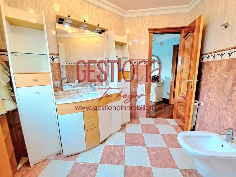 Foto 45f958d9-9443-4517-9514-fe93cca533a4. Casa bifamiliare con riscaldamento parcheggio piscina in Santa Cruz de Bezana