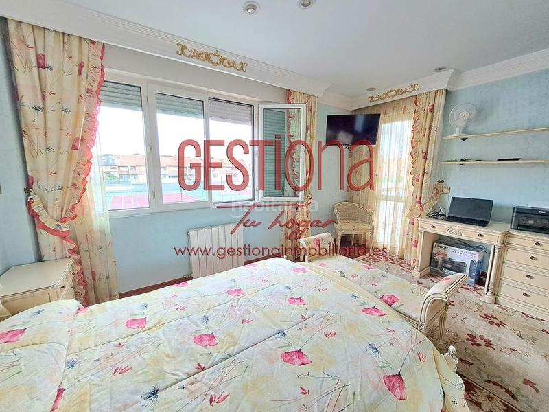 Foto 4ad491f6-a56d-4b5d-b830-176c6cb35d78. Casa bifamiliare con riscaldamento parcheggio piscina in Santa Cruz de Bezana