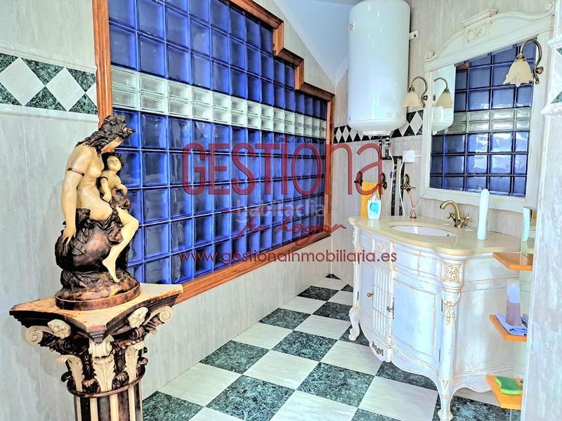 Foto 7d52a30d-b83e-4bcc-bbf0-f578f5a3a1c7. Casa bifamiliare con riscaldamento parcheggio piscina in Santa Cruz de Bezana