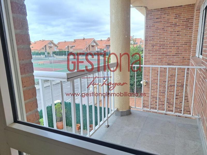 Foto c3da74f5-5d6c-4368-ae23-1715cc18e1d2. Casa bifamiliare con riscaldamento parcheggio piscina in Santa Cruz de Bezana