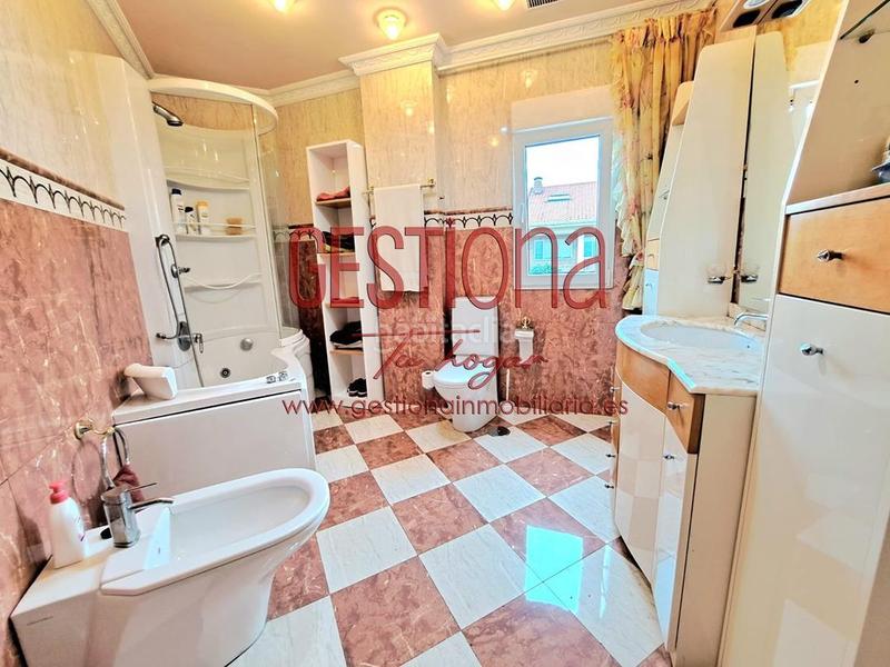 Foto c52175f5-4661-4c40-a7a4-02269bb22031. Casa bifamiliare con riscaldamento parcheggio piscina in Santa Cruz de Bezana