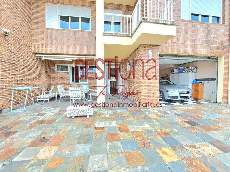 Foto c9da4564-846d-43d6-8f85-9e392819fa20. Casa bifamiliare con riscaldamento parcheggio piscina in Santa Cruz de Bezana