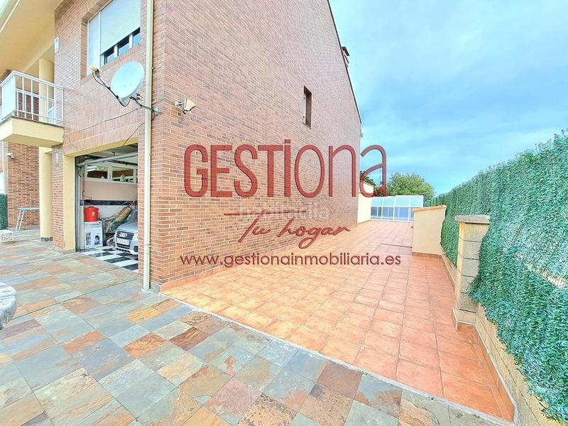 Foto f91743db-6b0a-444b-80d6-24fd3e0aa9bf. Casa bifamiliare con riscaldamento parcheggio piscina in Santa Cruz de Bezana