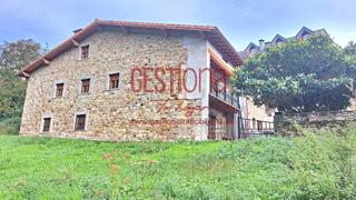 Casa aparellada a Limpias. Casa pareada de estilo montañes con terreno. limpias