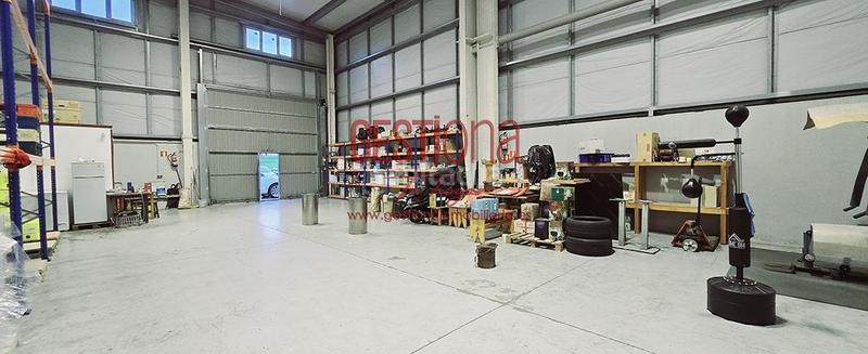 Foto b0d253bc-c5da-43f8-8383-dcd813f9575f. Nau industrial a Marina de Cudeyo